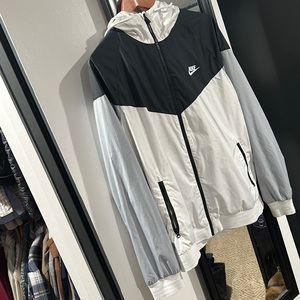 Nike wind runner, large